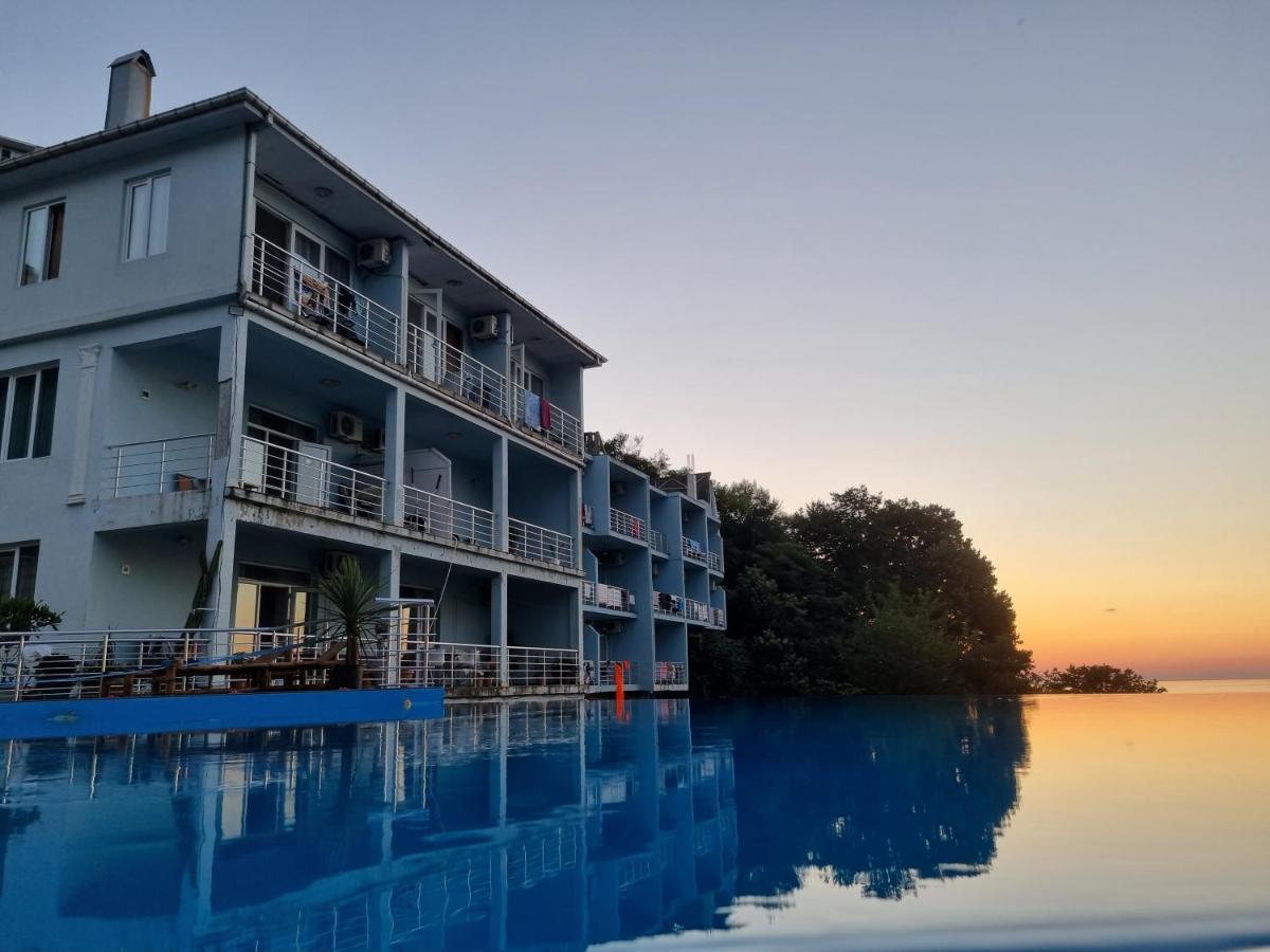 Calypso Kvariati Hotel Εξωτερικό φωτογραφία